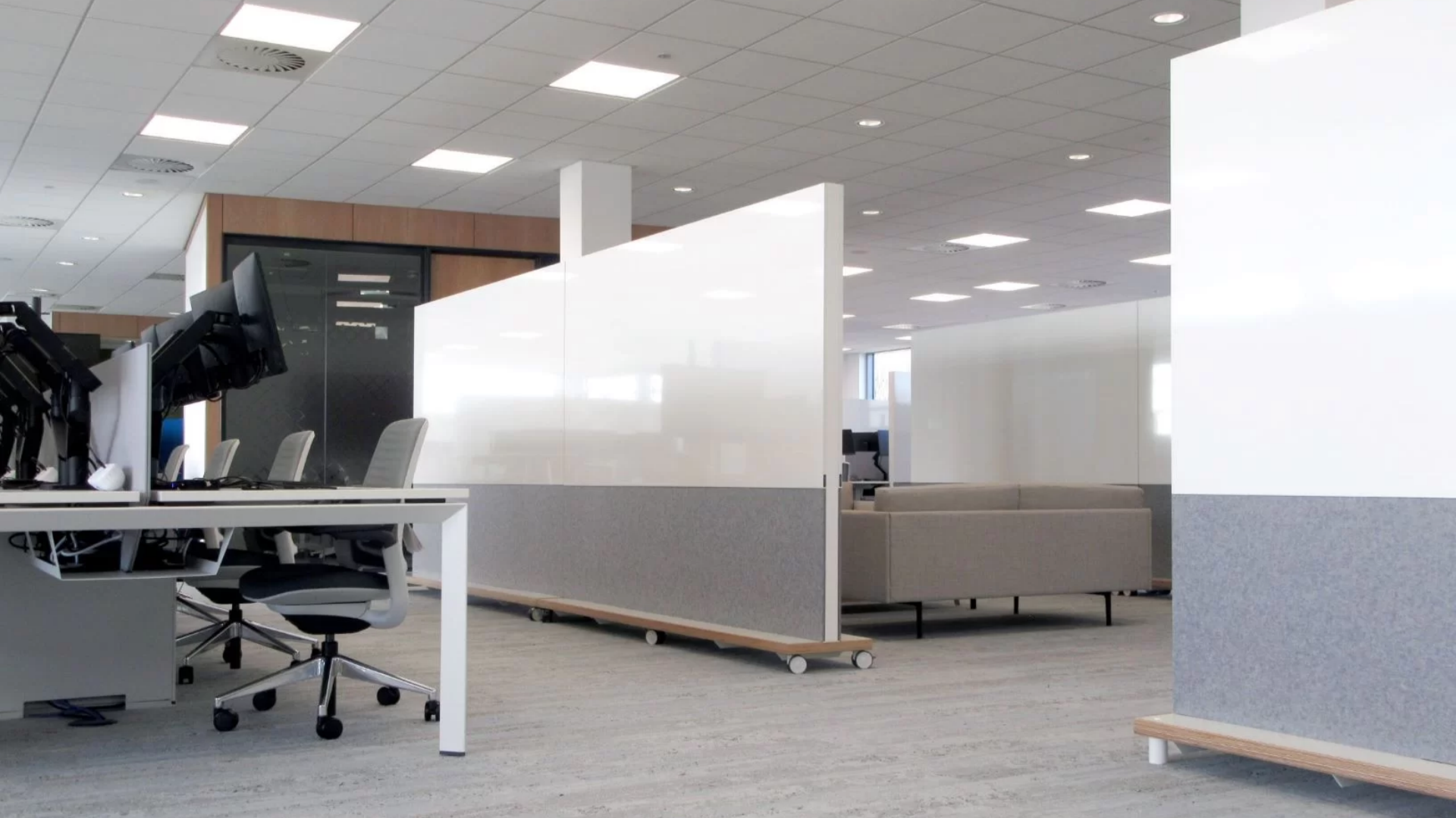 Screens-to-zone-large-office Screens-to-zone-large-office