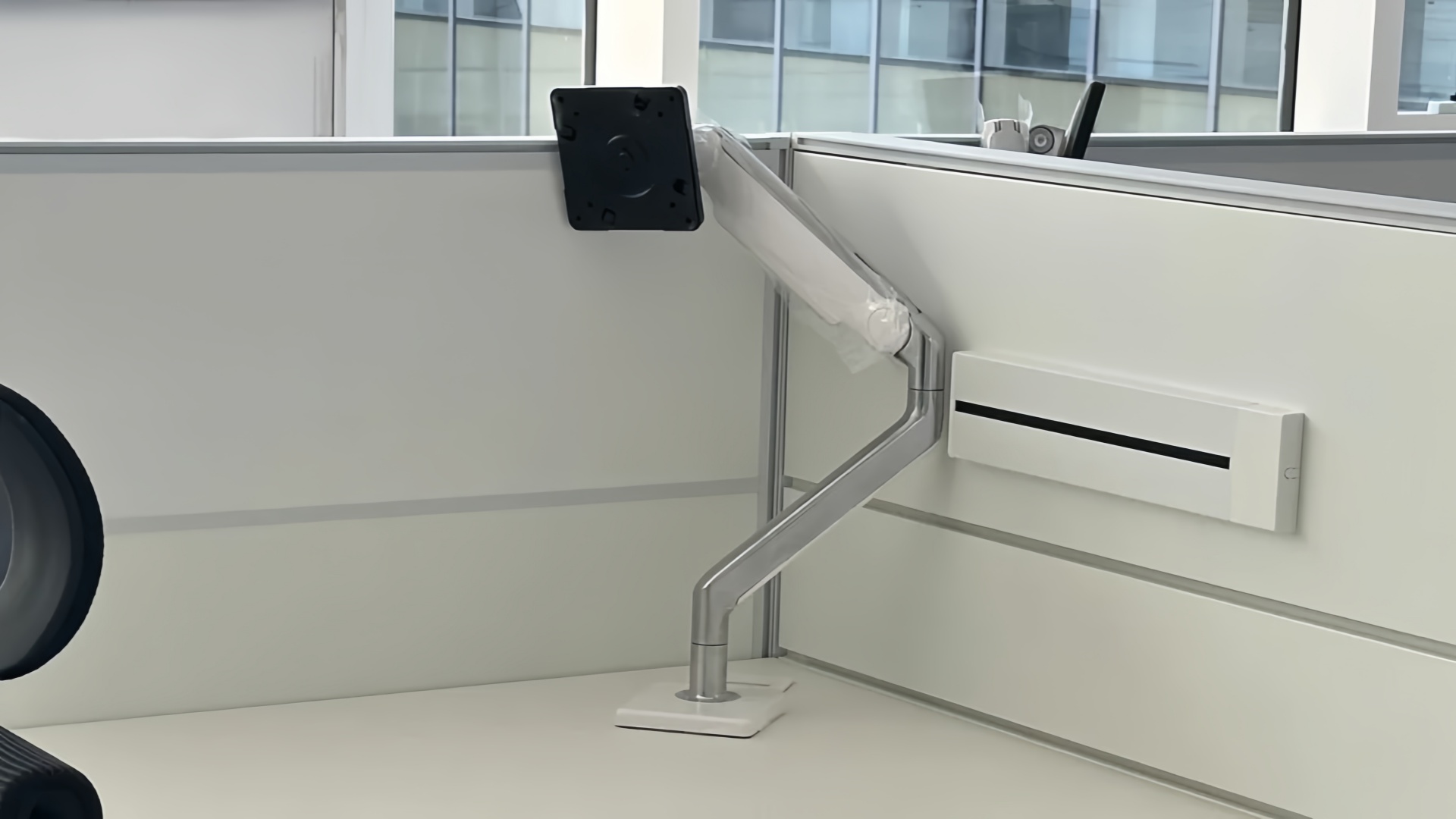 Ergonomic office furniture solution 2