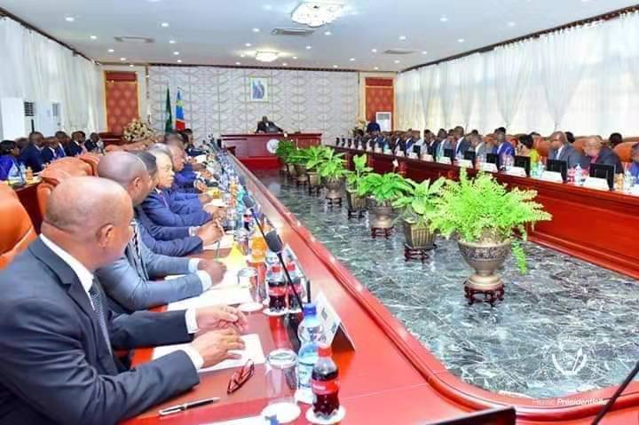 鸿业刚果金总统府同声传译系统家具8