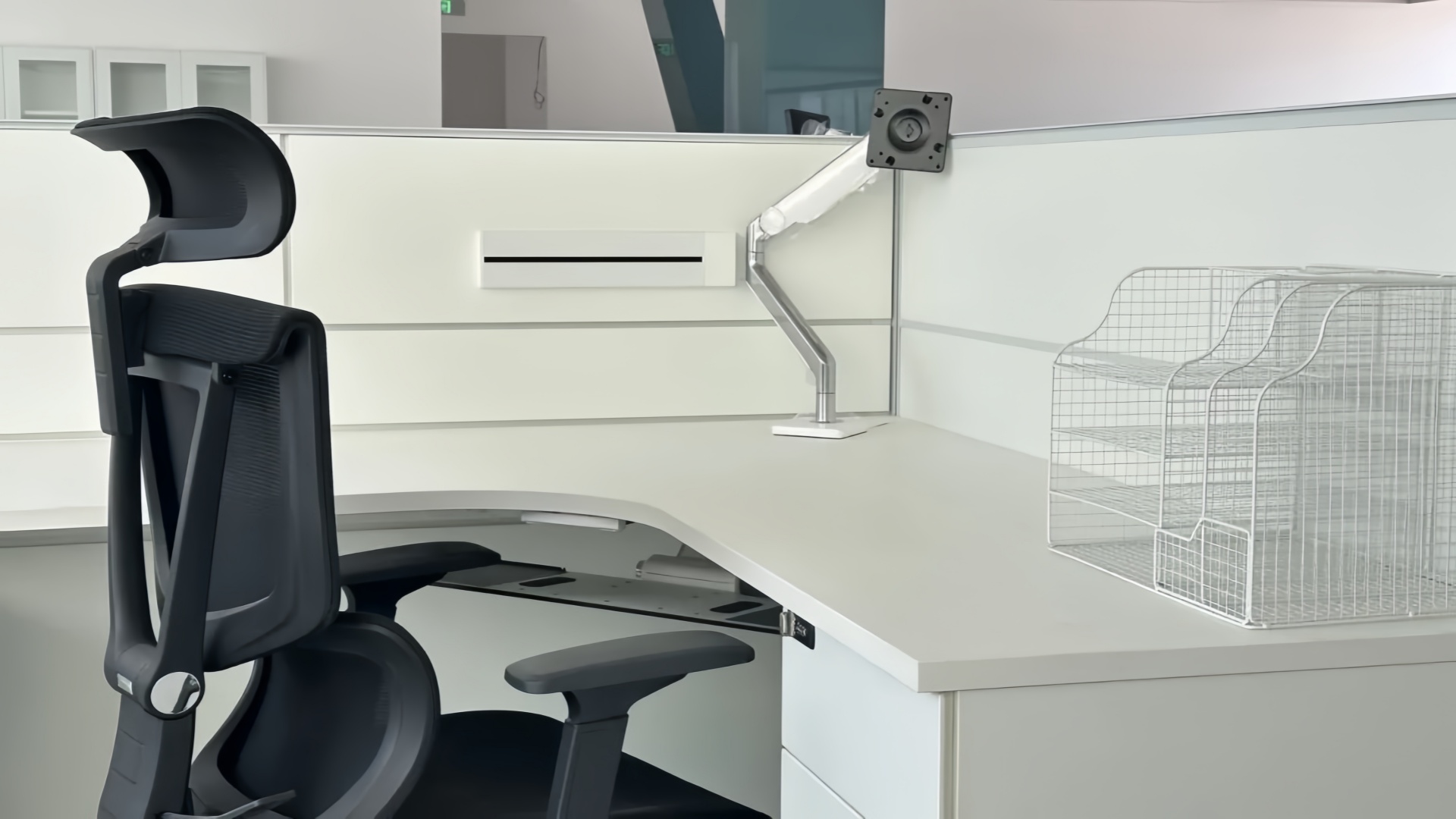 Ergonomic office furniture solution 4