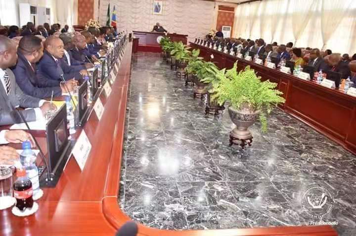 鸿业刚果金总统府同声传译系统家具3