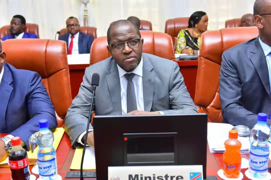 鸿业刚果金总统府同声传译系统家具1